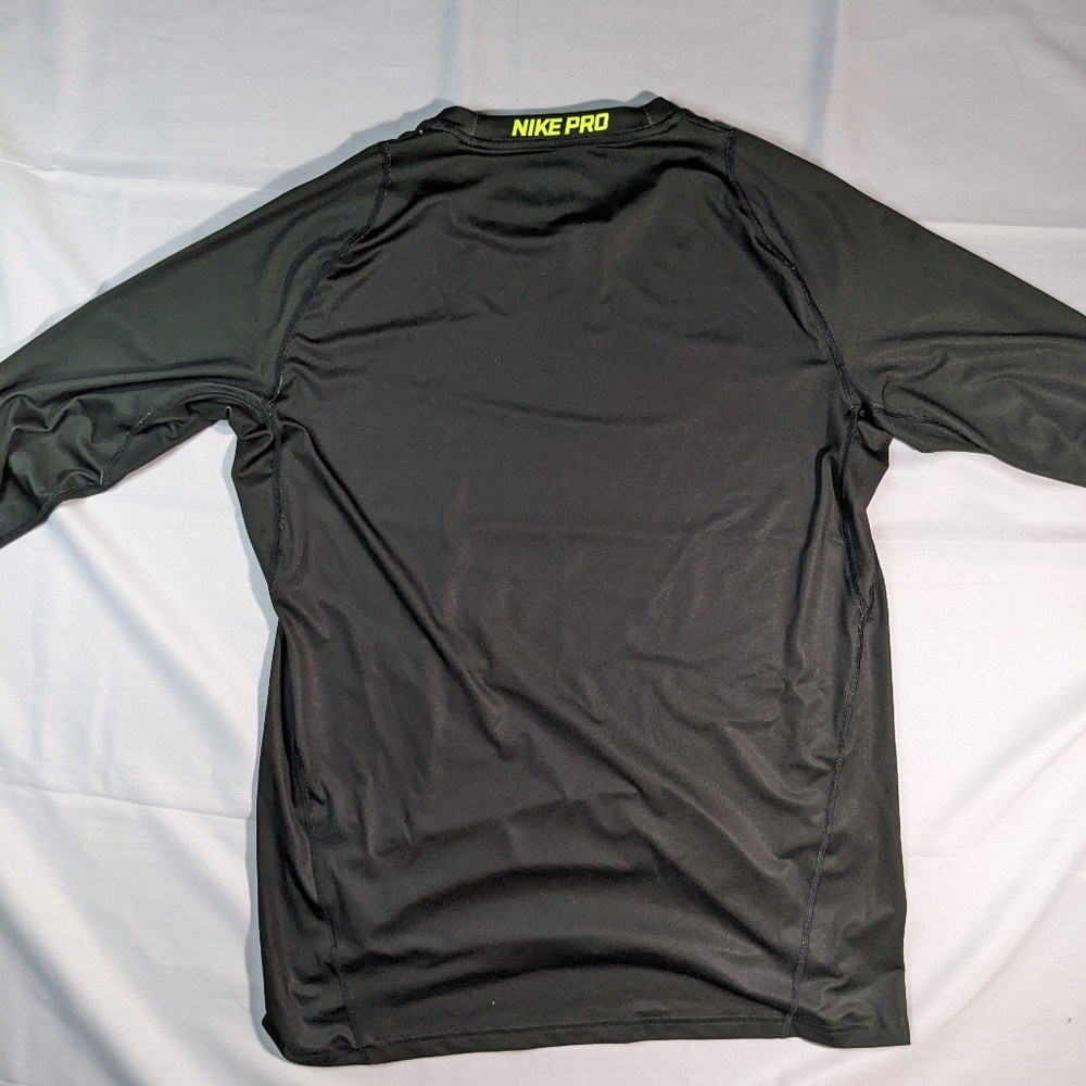 NIKE Dri-fit Black and Green Large Mens Shirt - Picture 6 of 10